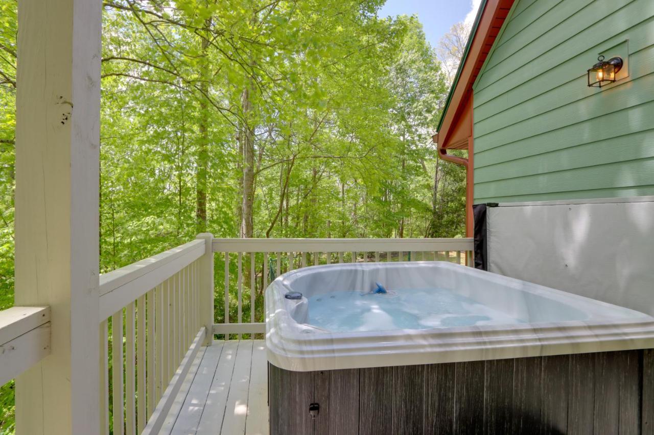 Blue Ridge Getaway With Hot Tub And Seasonal View! Villa Екстериор снимка