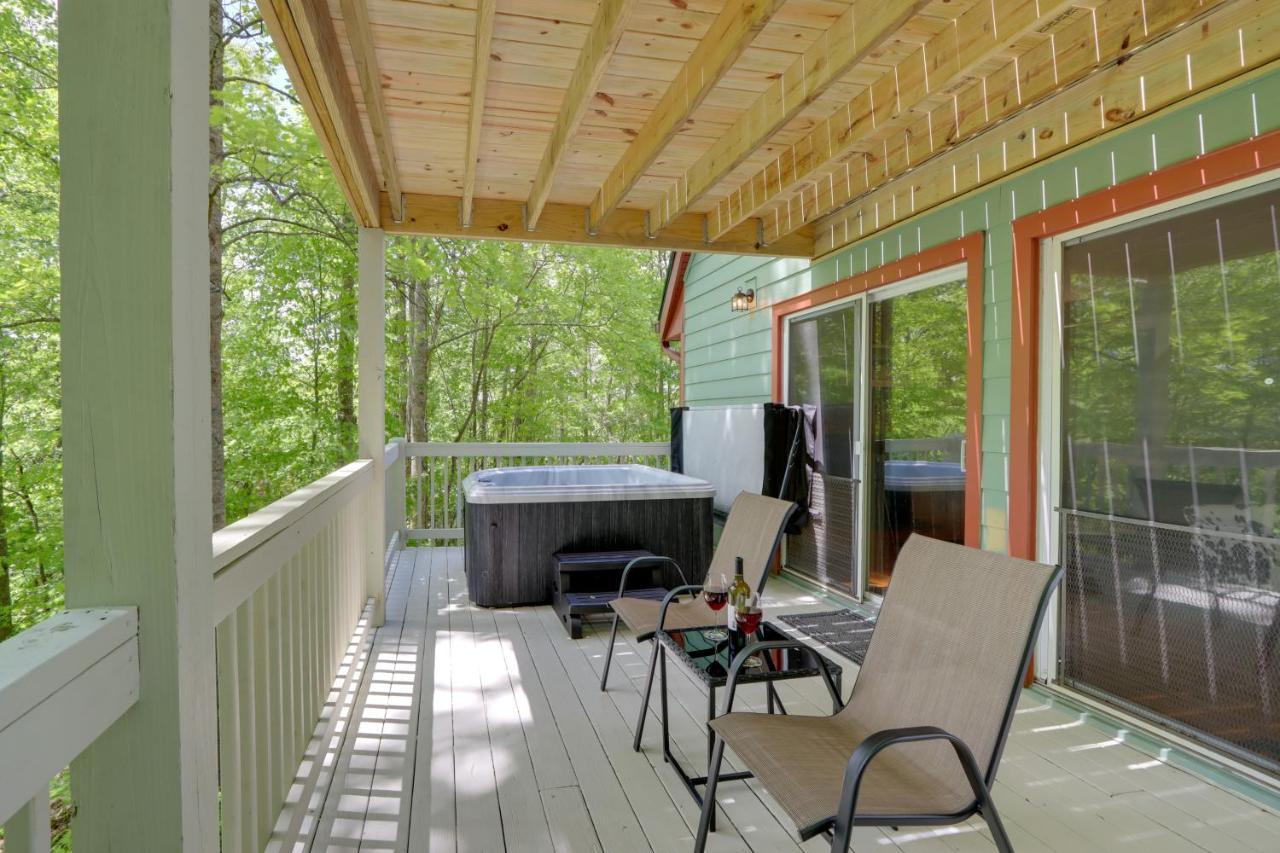 Blue Ridge Getaway With Hot Tub And Seasonal View! Villa Екстериор снимка